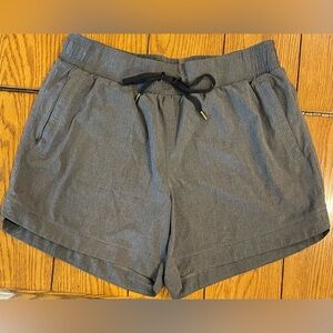 Calia by Carrie Underwood grey, short, small,secure front pockets,inseam 5 inch